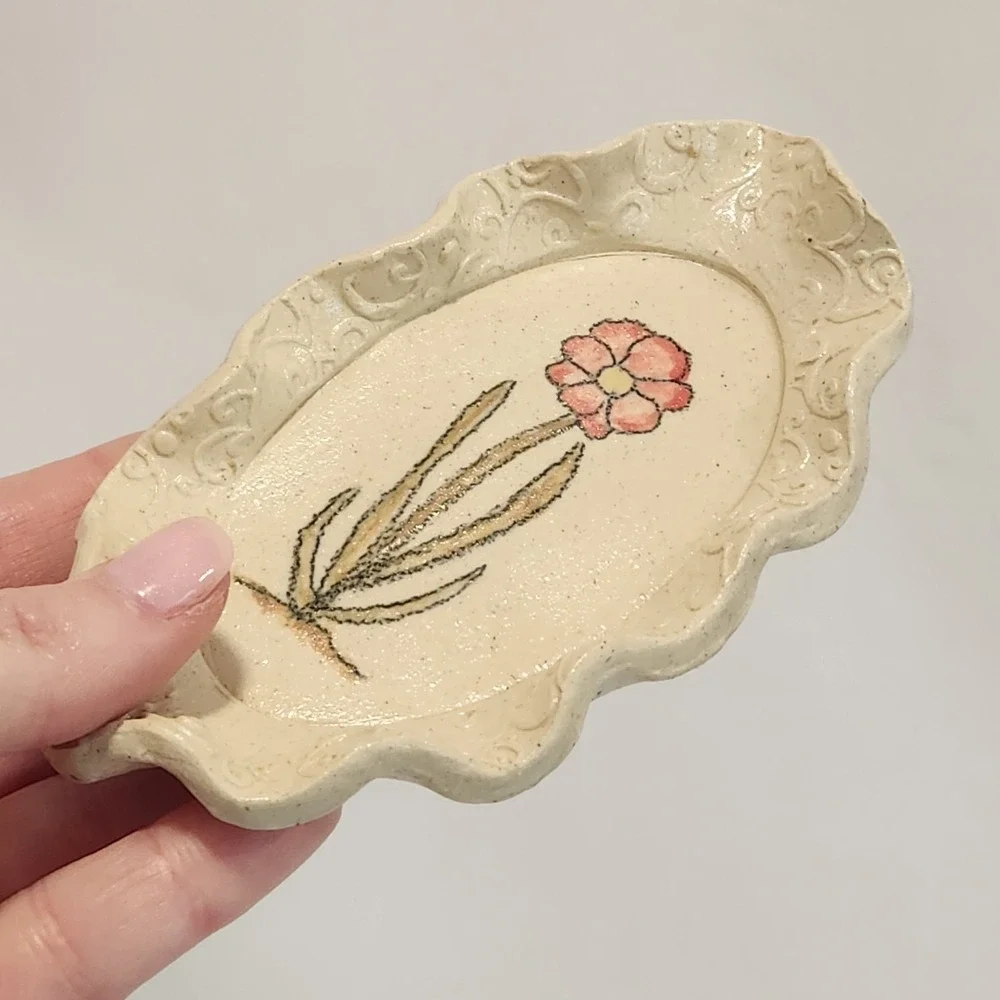 Studio Pottery‎ AG Signed Ceramic Trinket Dish Pink Flower Scalloped Cream 5