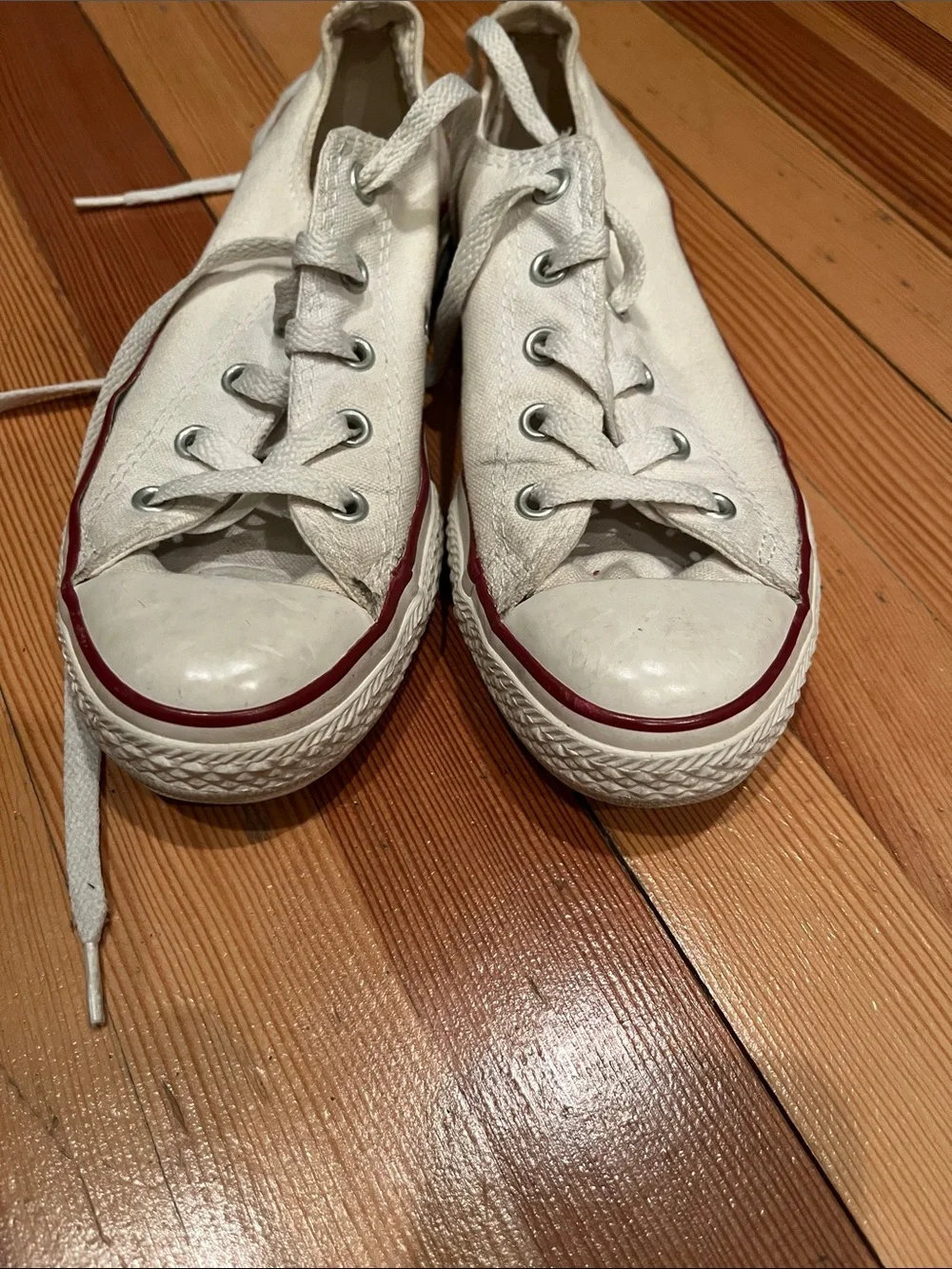 Converse white low