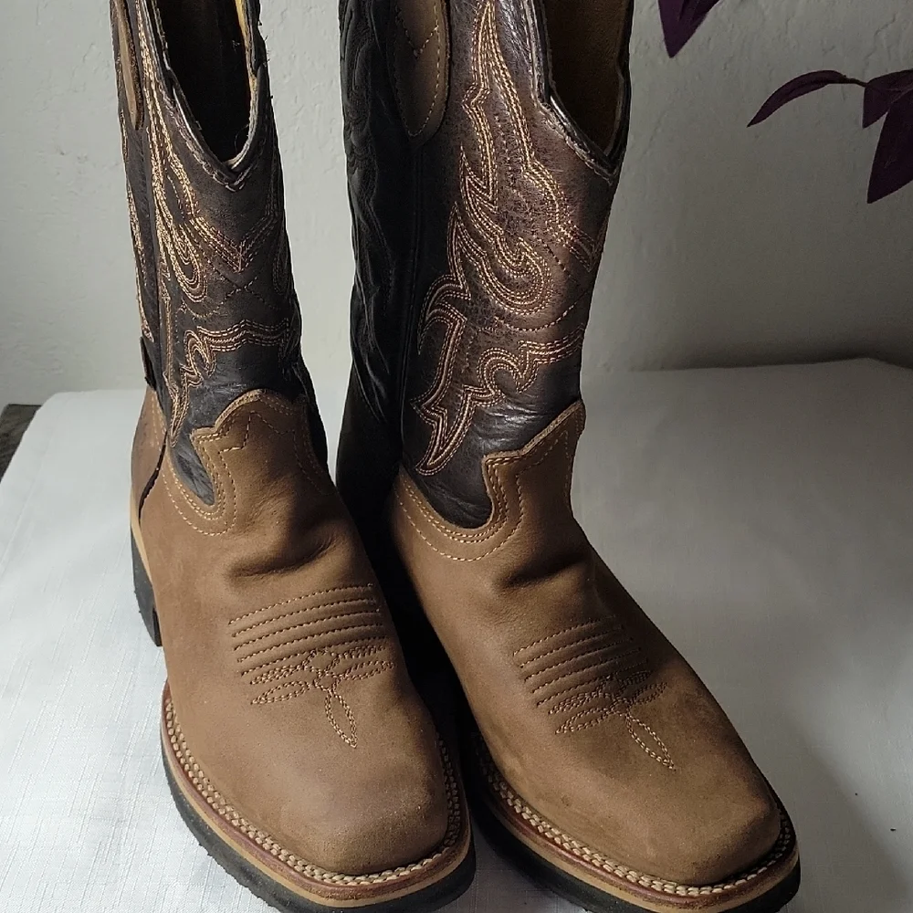Establo stylish cowboy