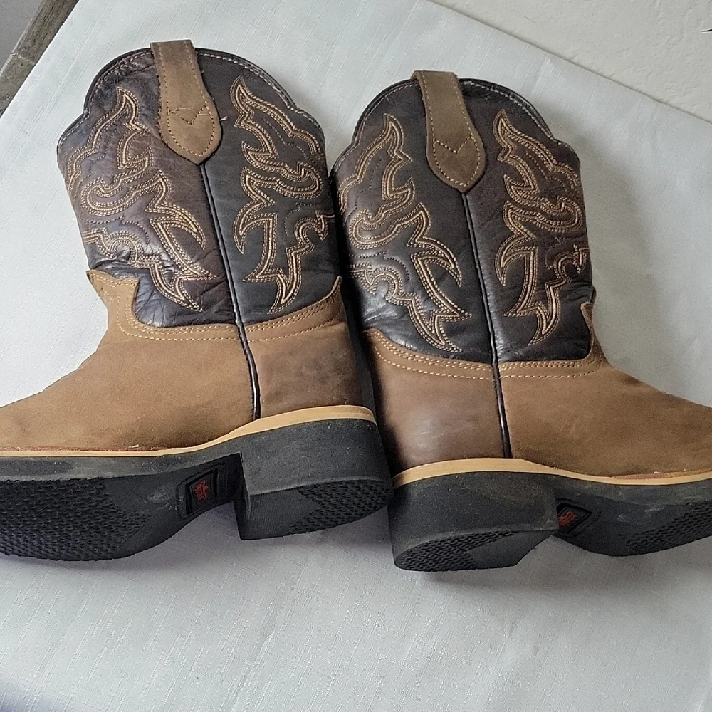 Establo stylish cowboy