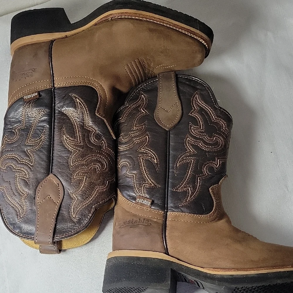 Establo stylish cowboy