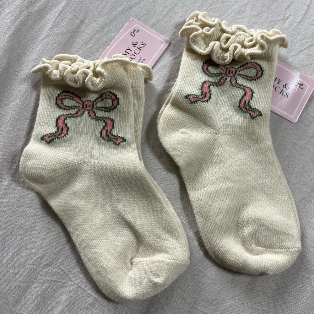 2 pair of socks and 2 head band for girls‎