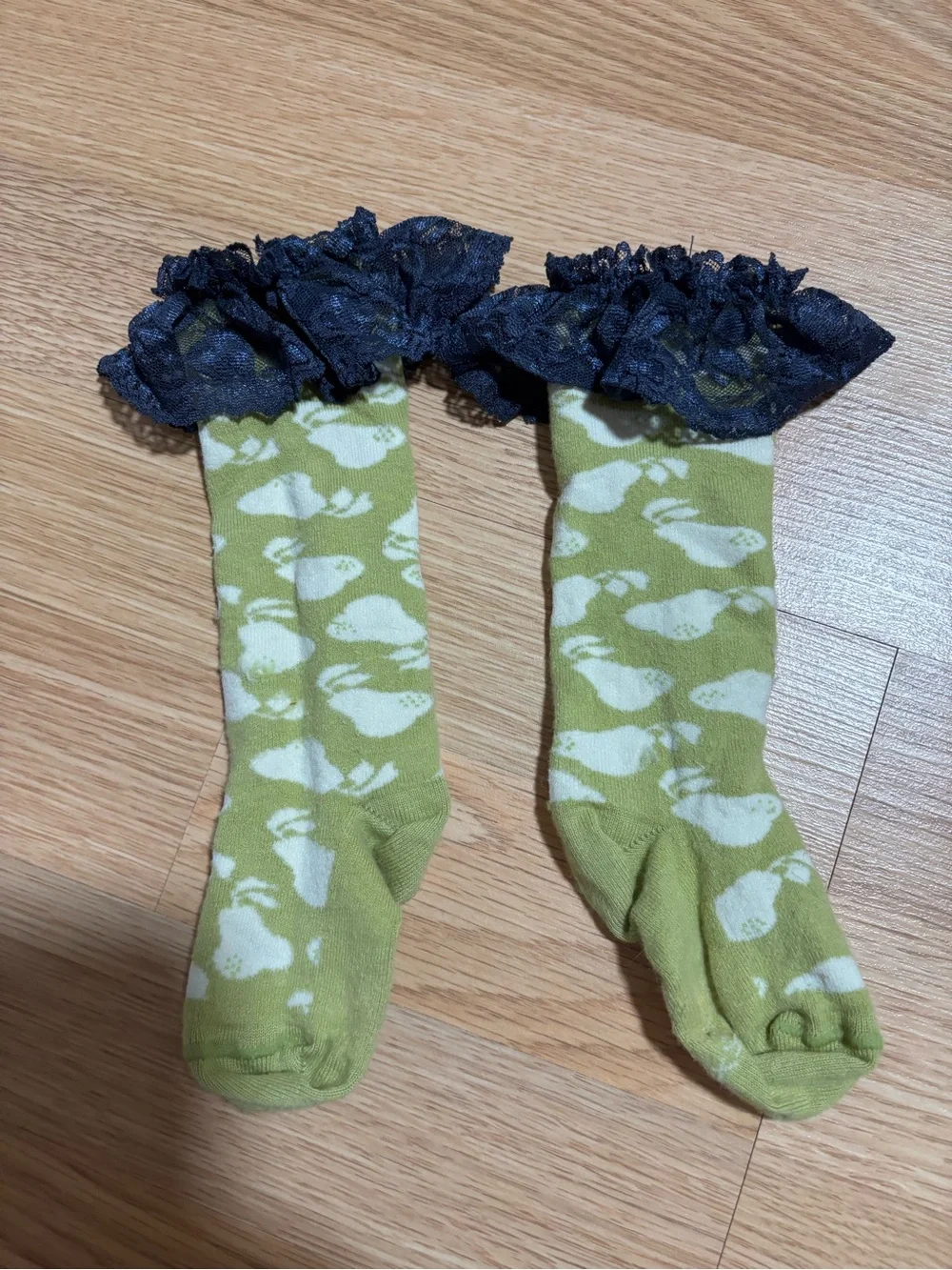 “Matilda Jane” girls socks size Small (shoe size 5-8) in good condition