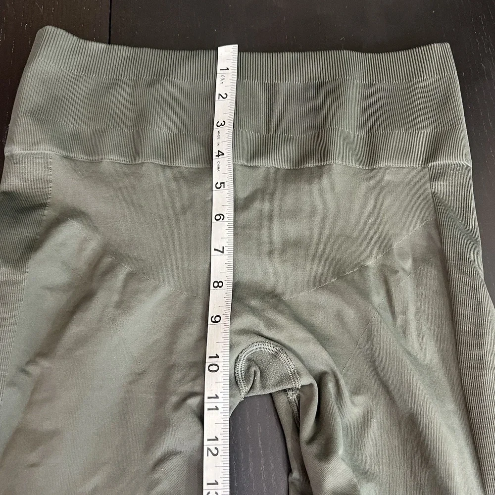 lululemon athletica flow 13 but