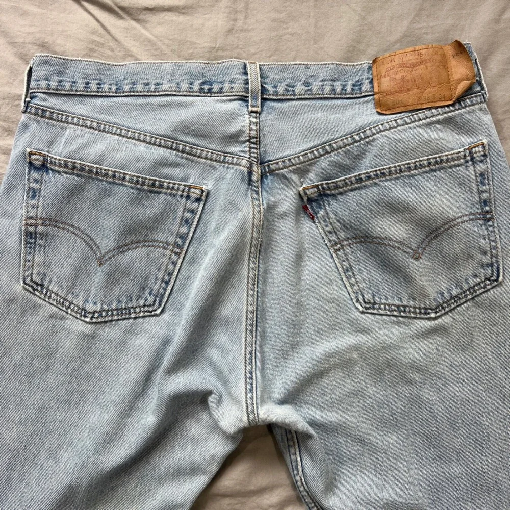 Vintage LEVI'S 501 Jeans Mens 38X34 Light‎ Wash Straight Leg Denim 2005 Stained