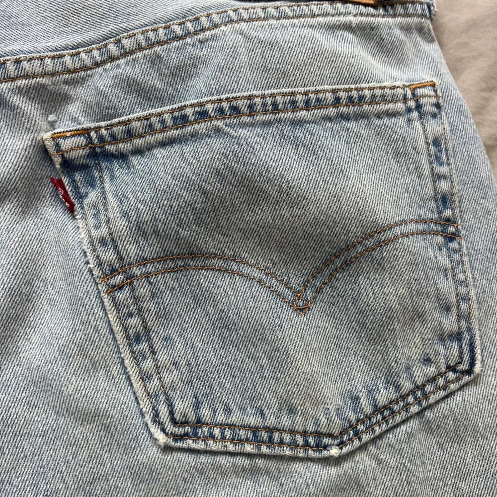 Vintage LEVI'S 501 Jeans Mens 38X34 Light‎ Wash Straight Leg Denim 2005 Stained