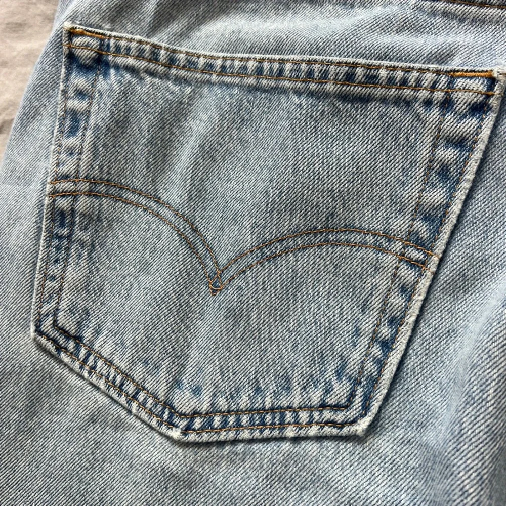 Vintage LEVI'S 501 Jeans Mens 38X34 Light‎ Wash Straight Leg Denim 2005 Stained