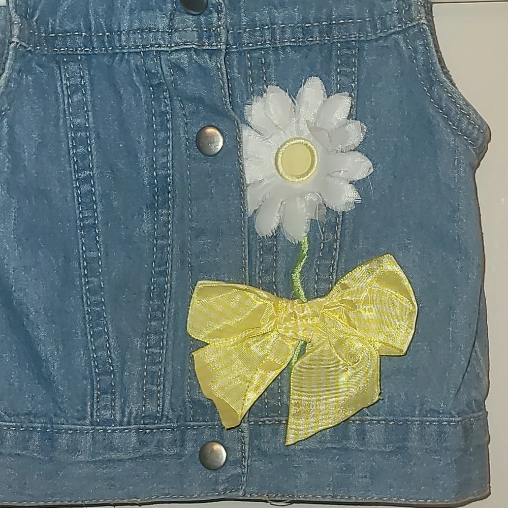Little Lass Blue Denim Vest Daisy And Yellow Bow Embroidery Snap Buttons LOT-H
