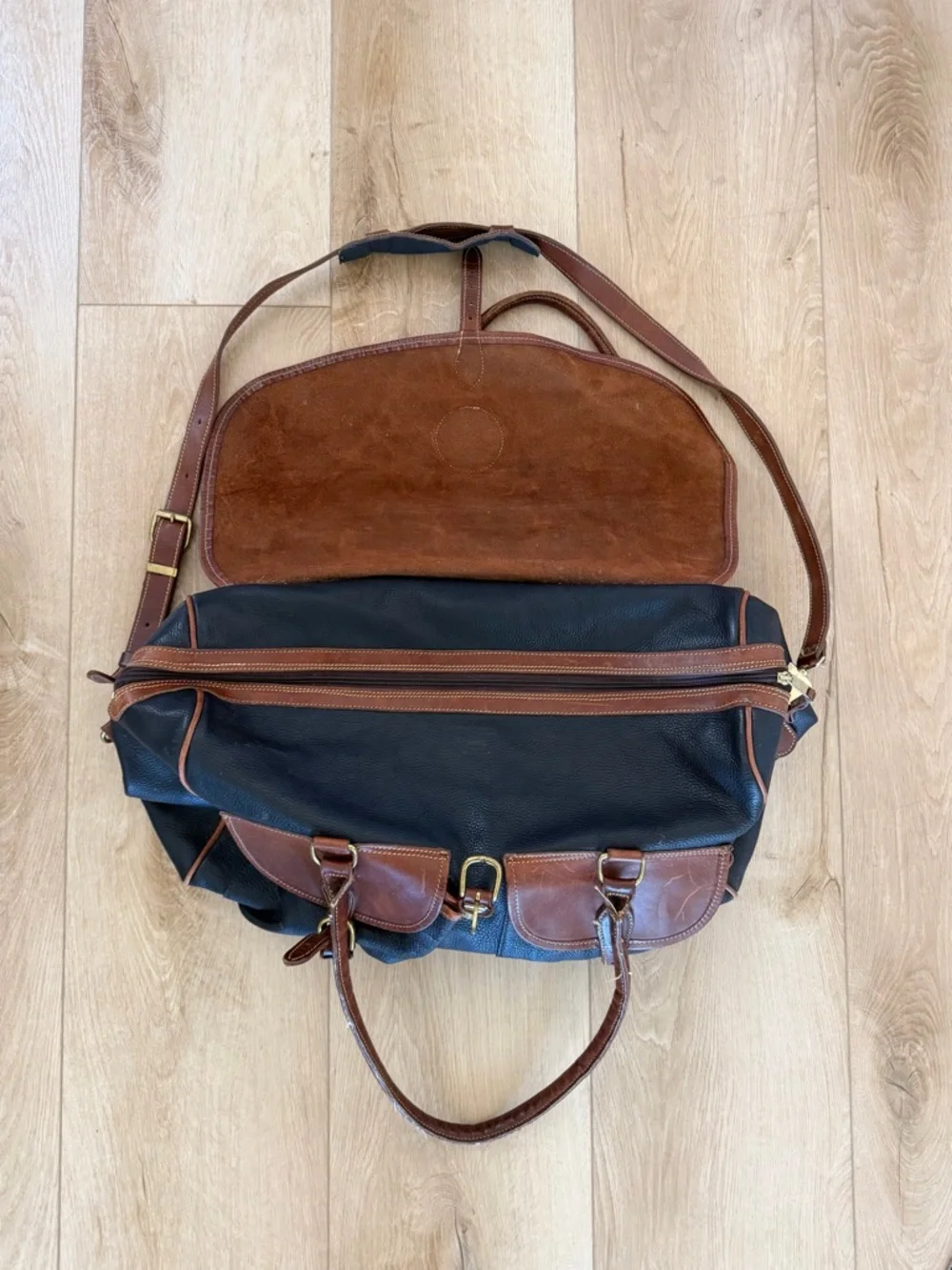 Vintage Roots Canada Leather Bag.