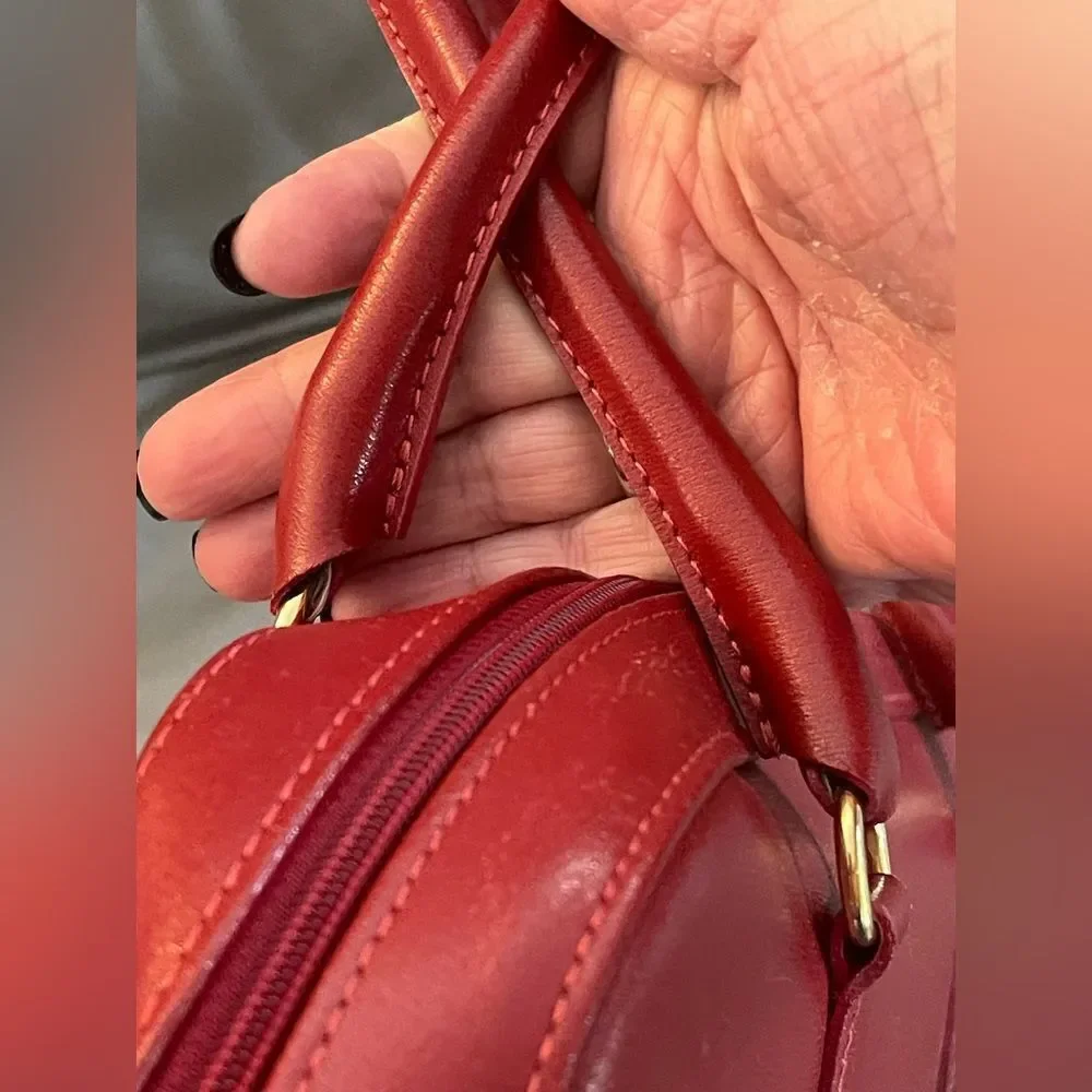 Vintage Longchamp Roseau Leather Bag in the color Bordeaux.