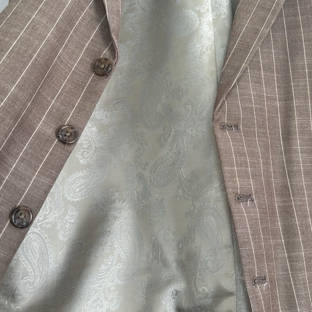 STEVE HARVEY CELEBRITY EDITION TAN STRIPED 3PC SUIT SIZE 44R/38R