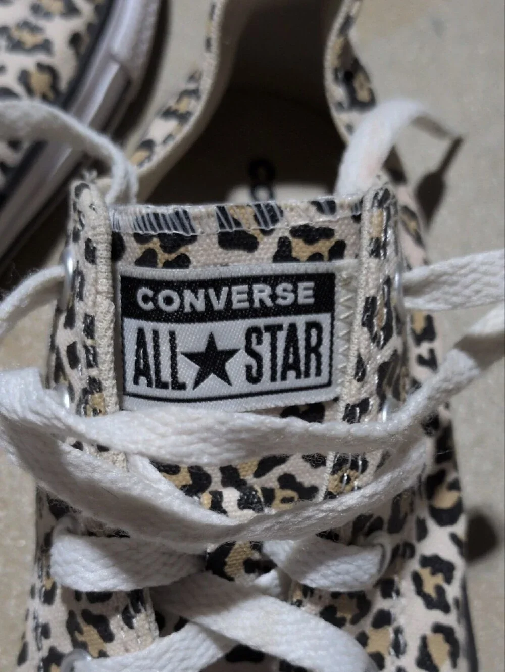Converse leopard print