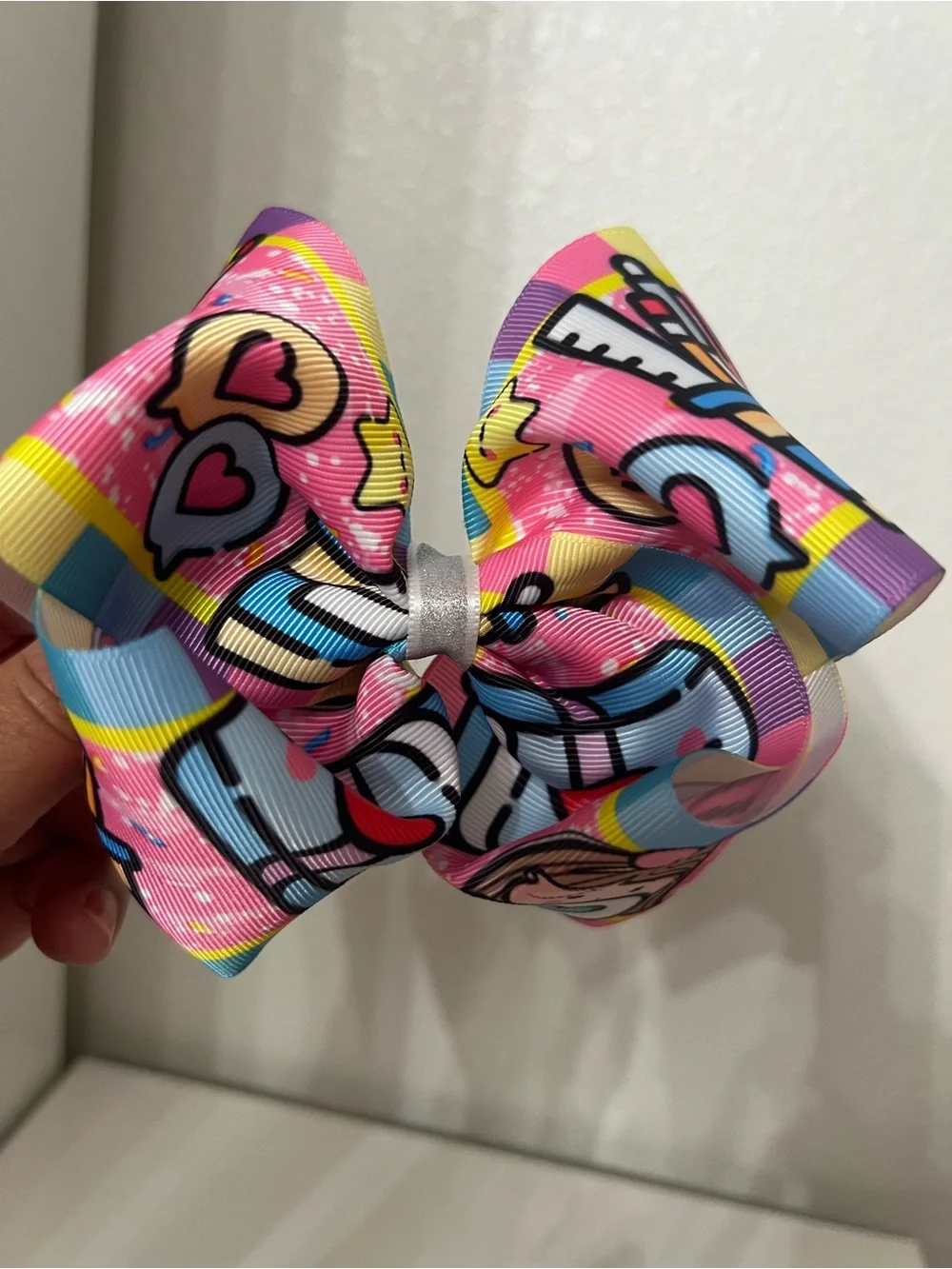Bows pack vibrant