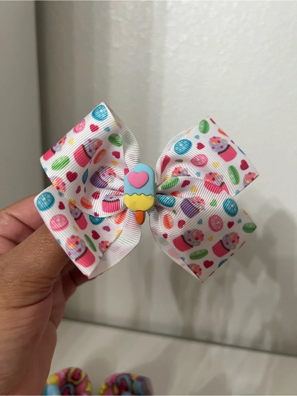 Bows pack vibrant