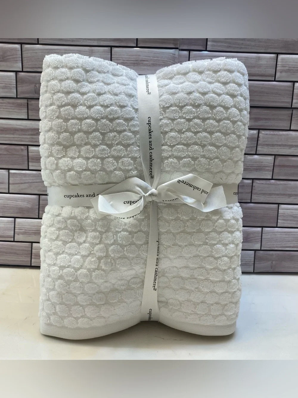 cupcakes & cashmere brand new