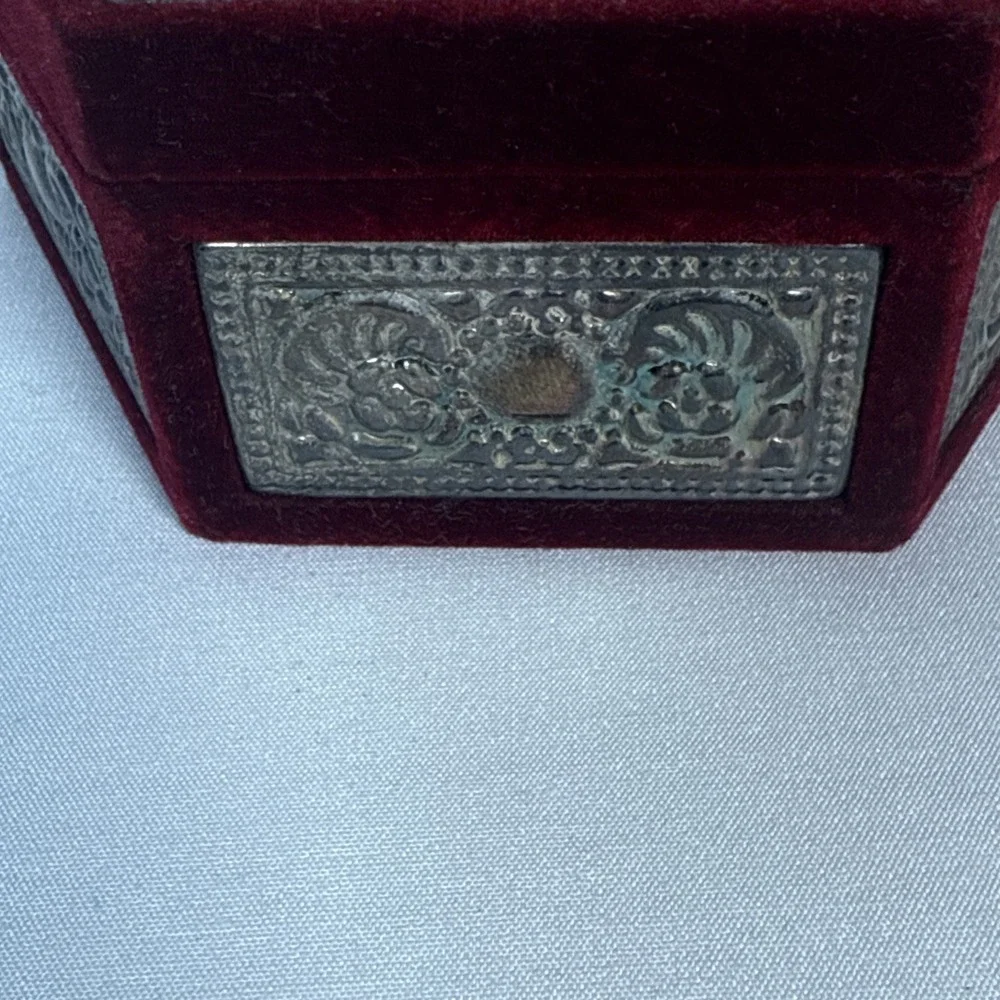 Vintage Red Velvet Embossed Silver Plated Hexagon Jewelry Trinket Box‎ 4