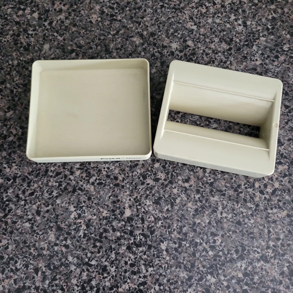 Post-It pop accessory desk