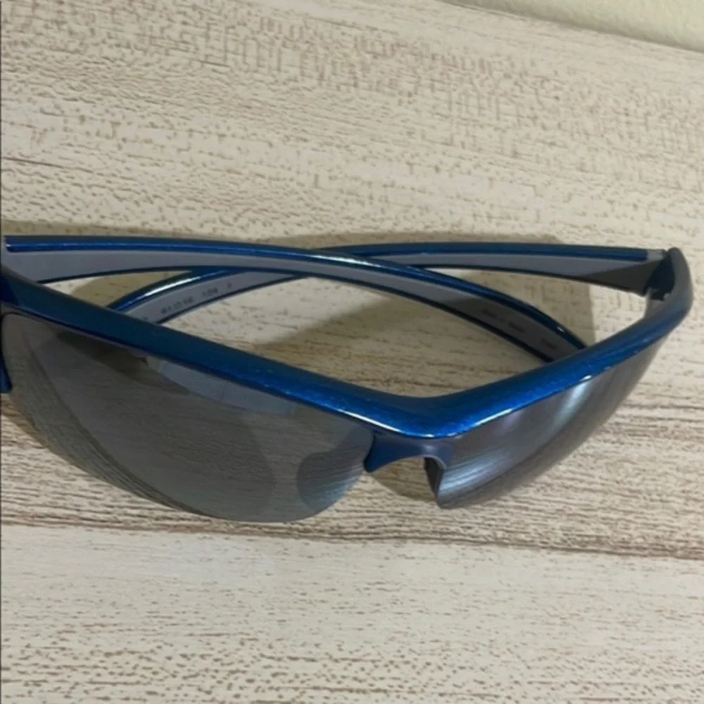 Unisex Polarized Sunglasses in a blue frame & unbranded Case☀️Temple 132 mm