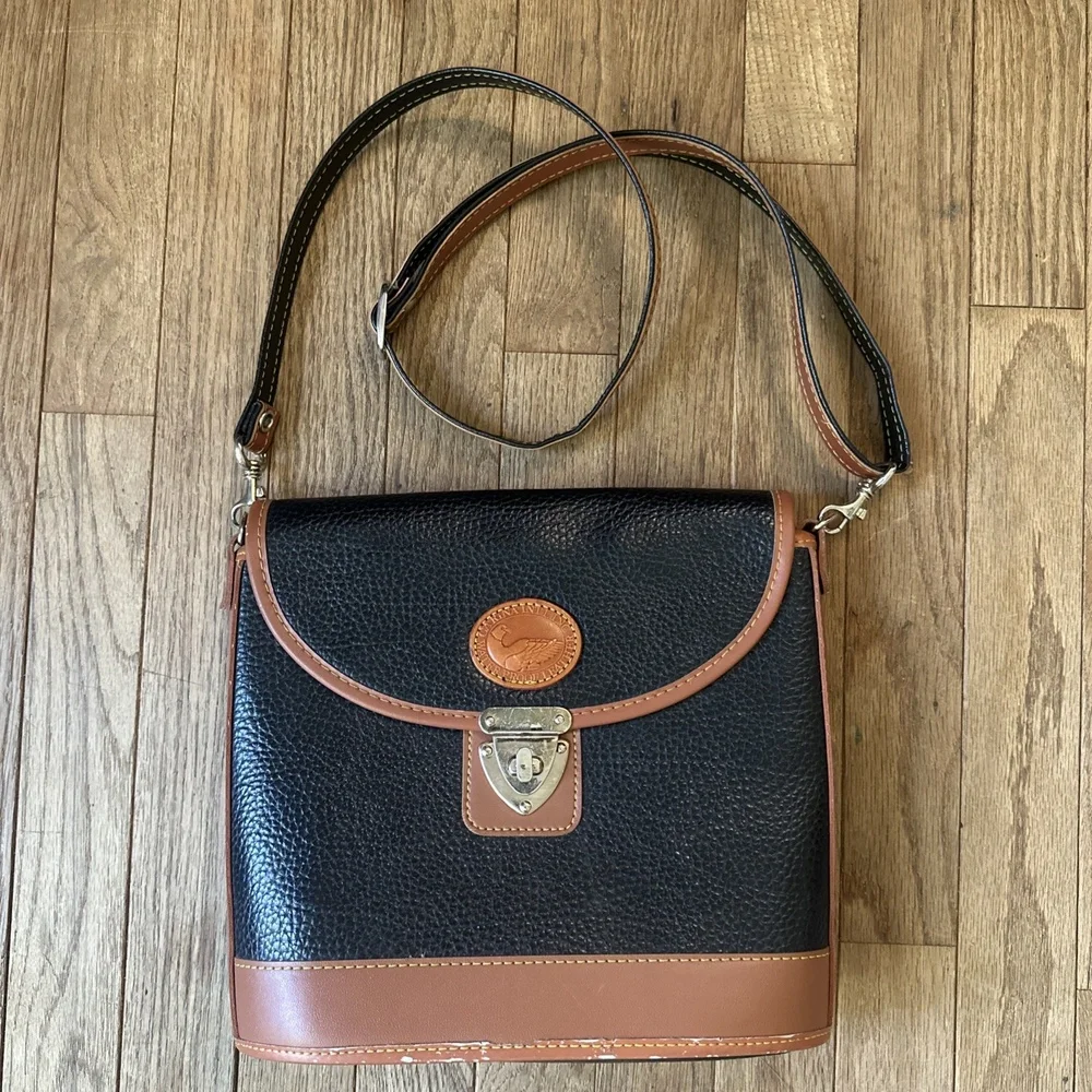 Pebbled Leather Shoulder Bag Carina Intl Black Cognac 10.5in‎ Vintage