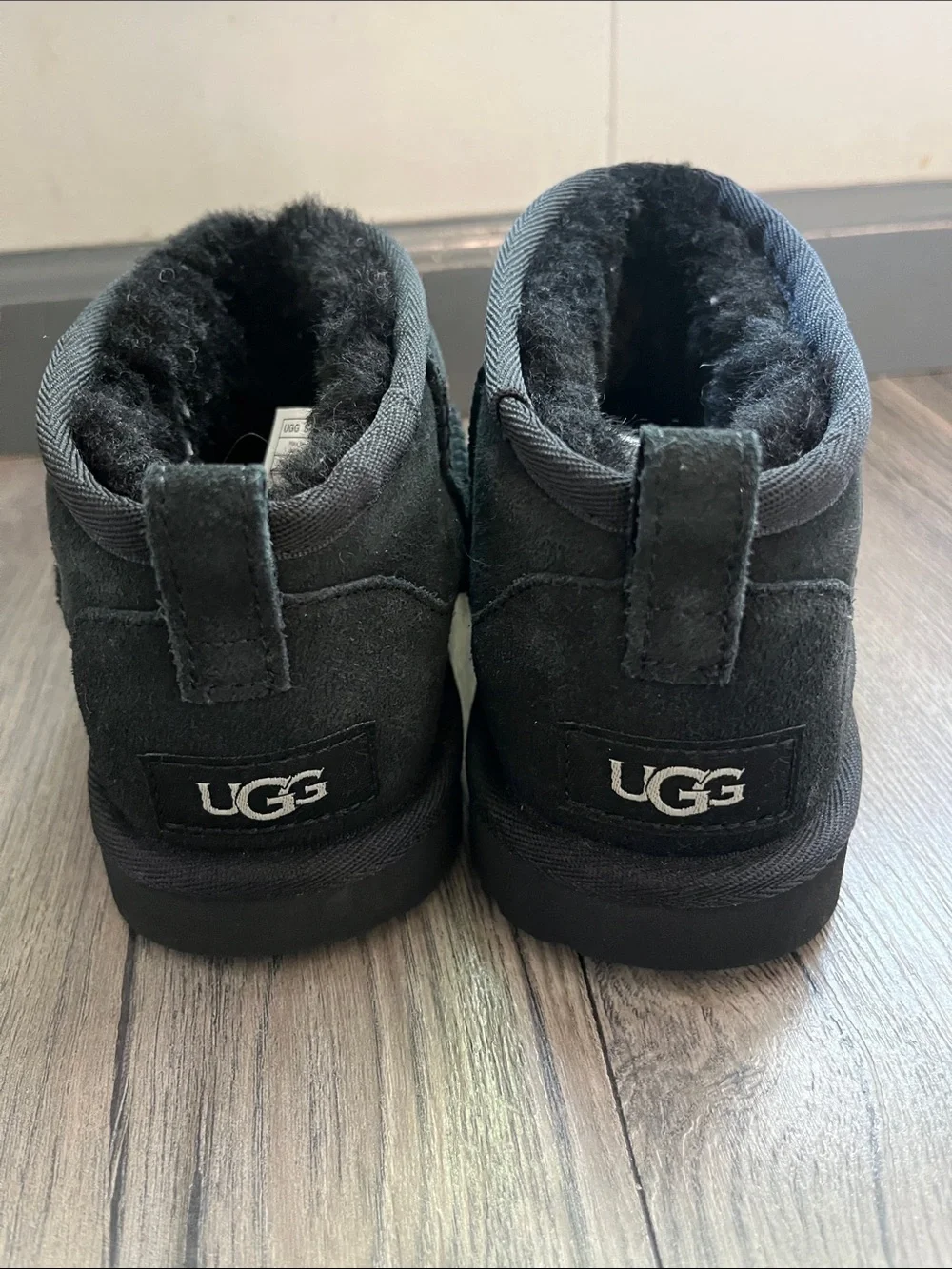 UGG size **i