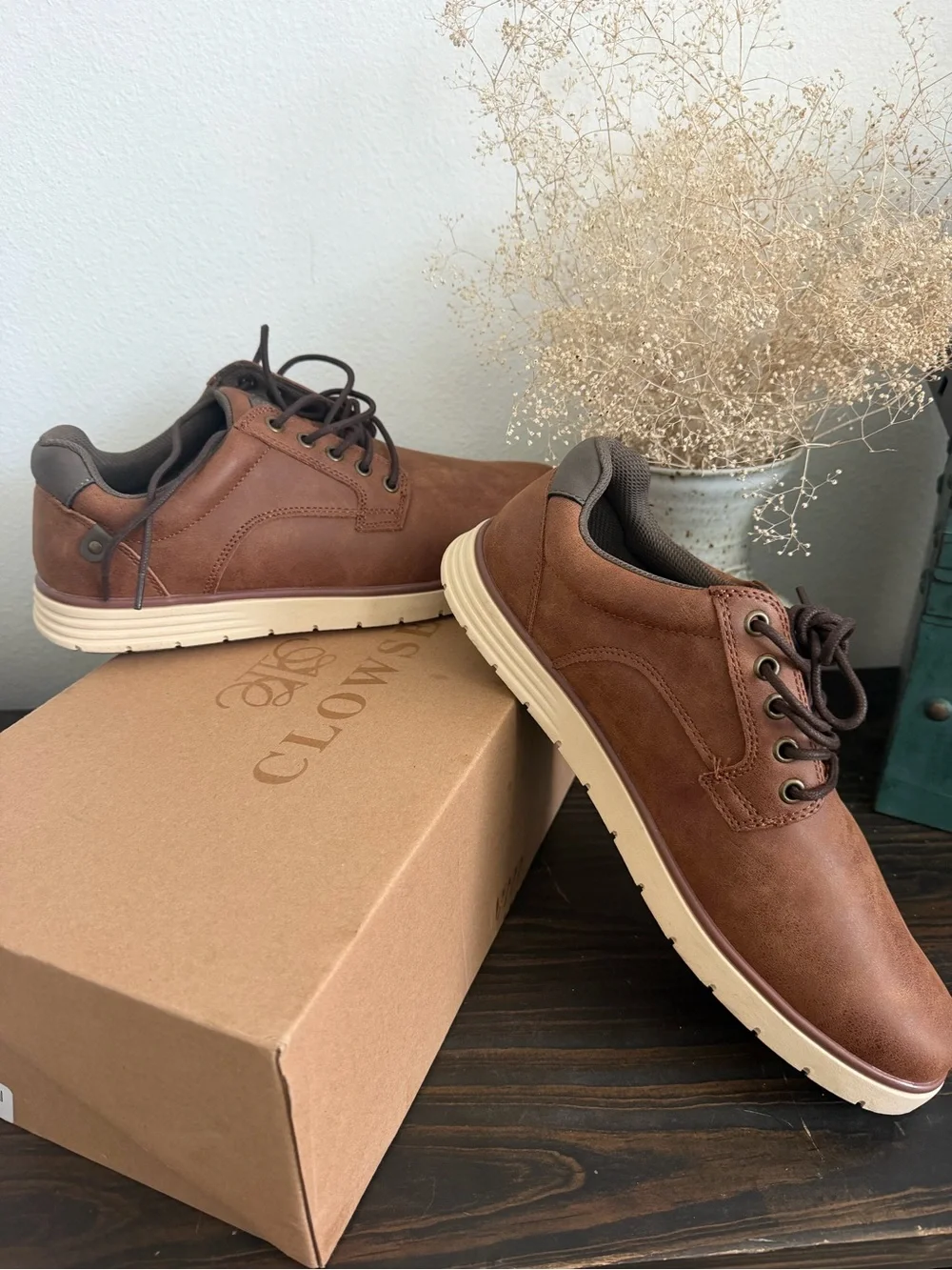 clowse stylish brown