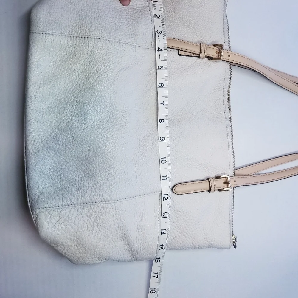 🌸Michael Kors | Ivory Leather Medium Sized Bag‎