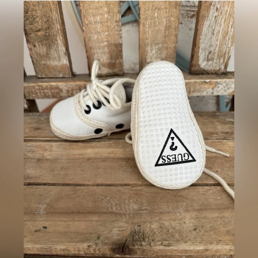VINTAGE Guess Baby Crib Shoes Booties White Logo Lace Up Size 0 NEW!