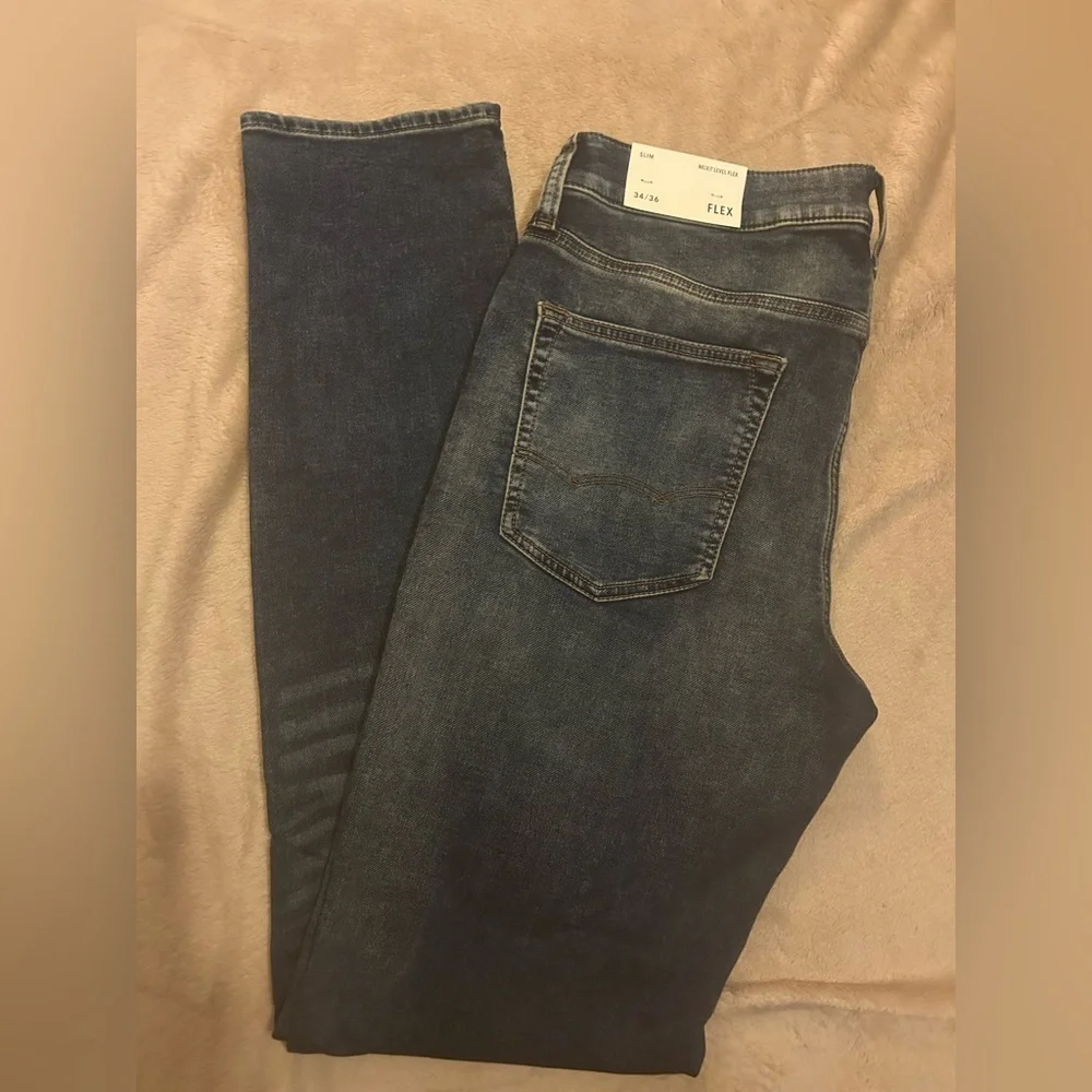 American Eagle Outfitters product pair