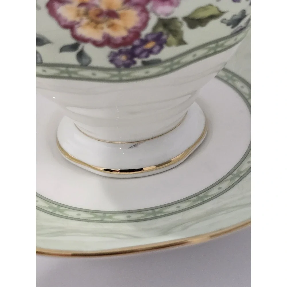 Royal Albert very flaw
