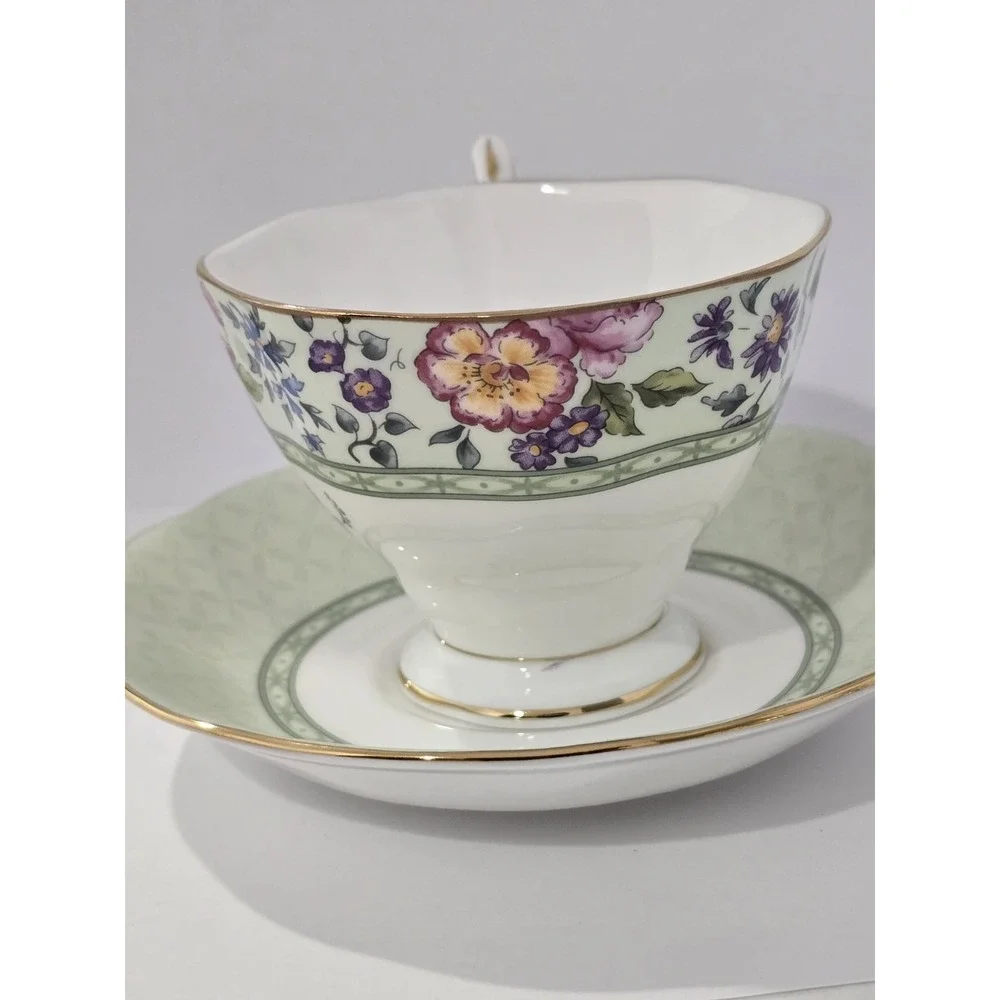 Royal Albert flaw excellent pictured