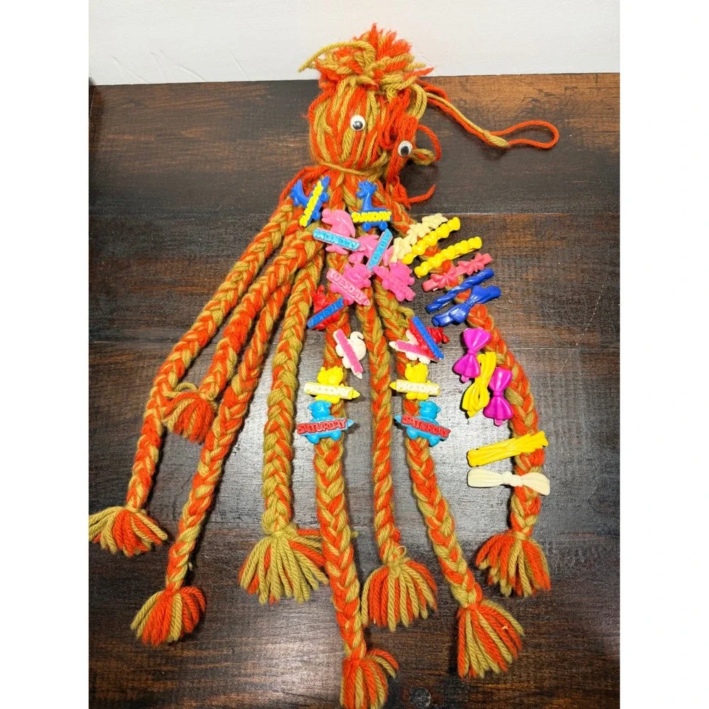 Vintage Yarn Octopus Hair Clip Holder Days of the Week‎ Plastic Barrettes