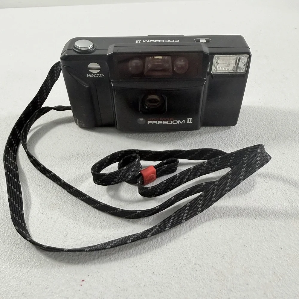 Minolta Freedom II 35mm Film Camera Point Shoot AF Flash READ DESCRIPTION WORKS‎