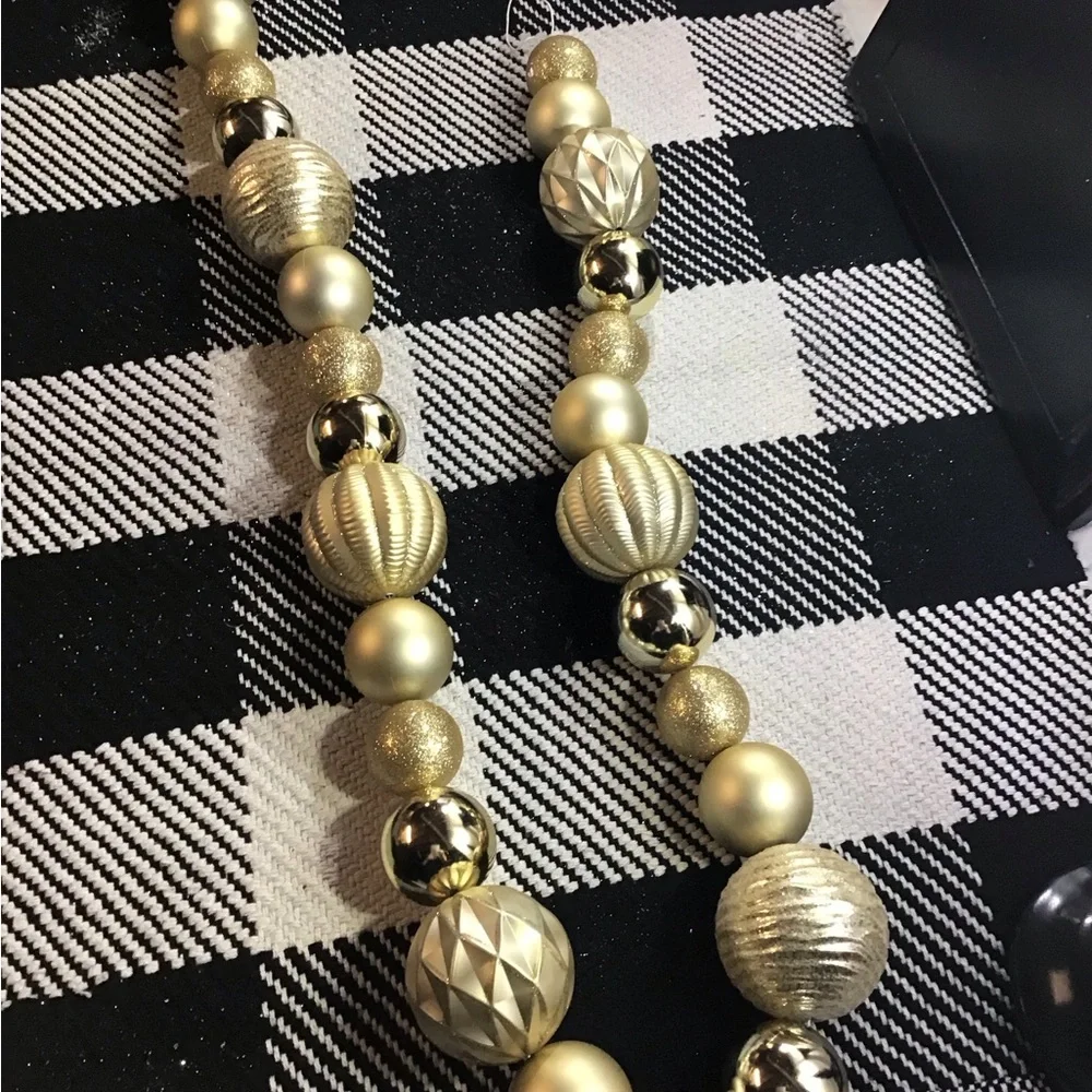 N/A chic gold
