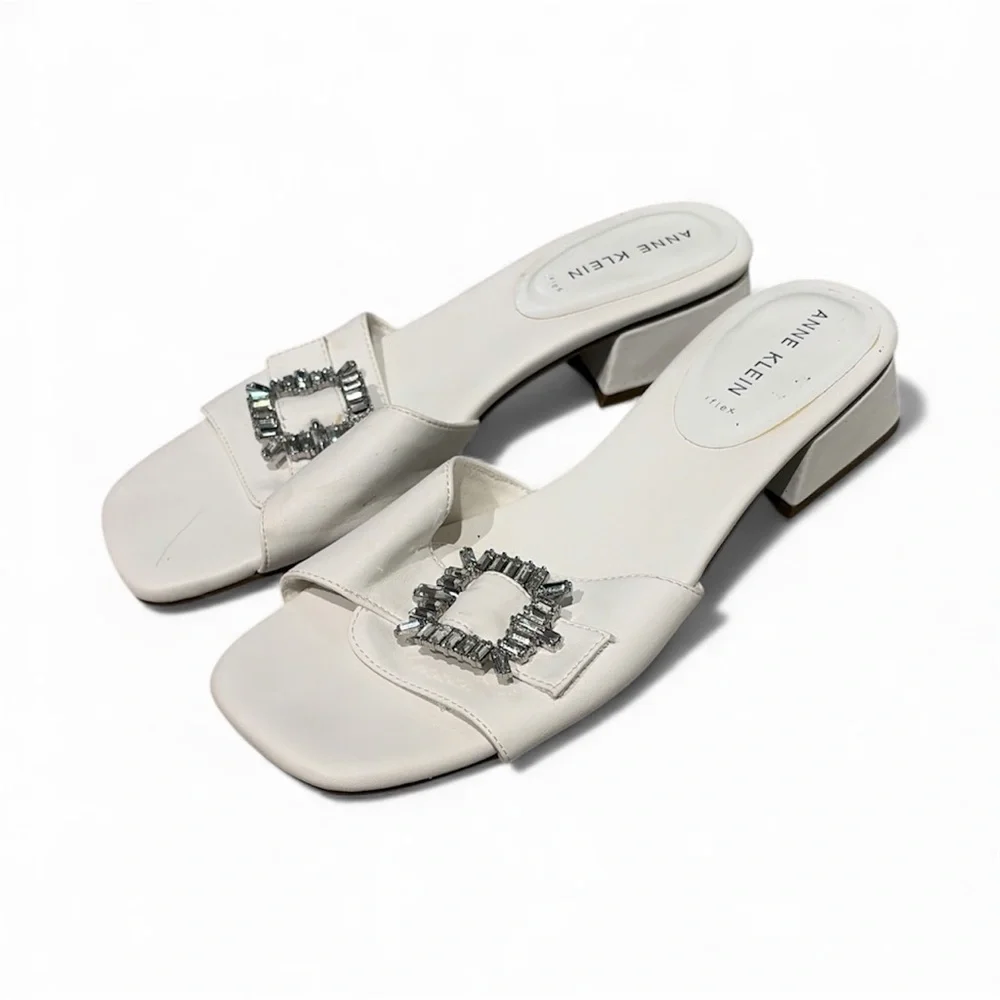 Anne Klein nothing note