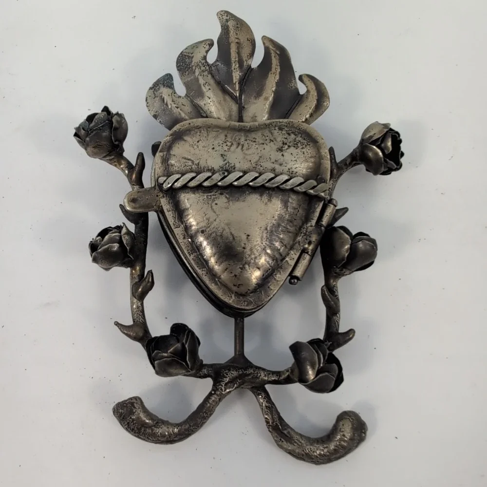 Vintage 80's Judith Roberts LaCollecion Silver Flame Sacred Heart Milagro Locket