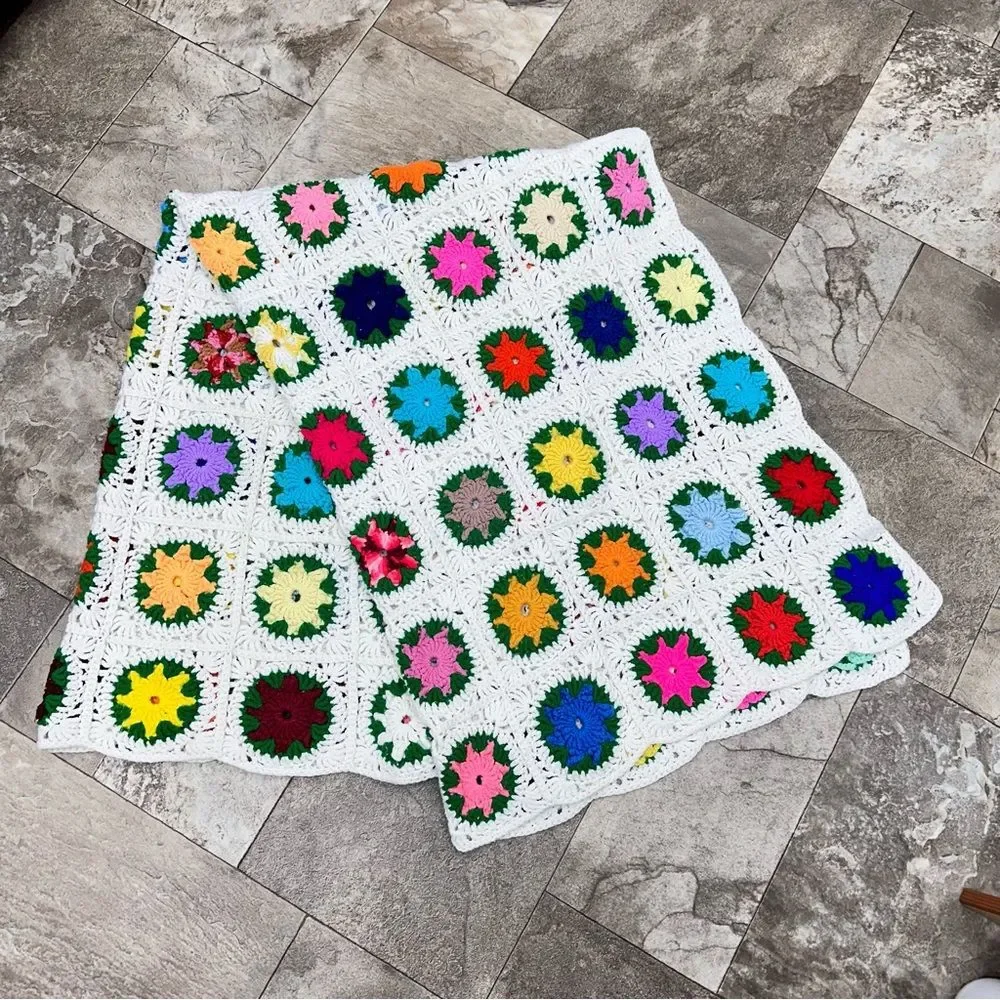 Vintage granny square quilt. the squares‎ are almost like flowers Multicolored