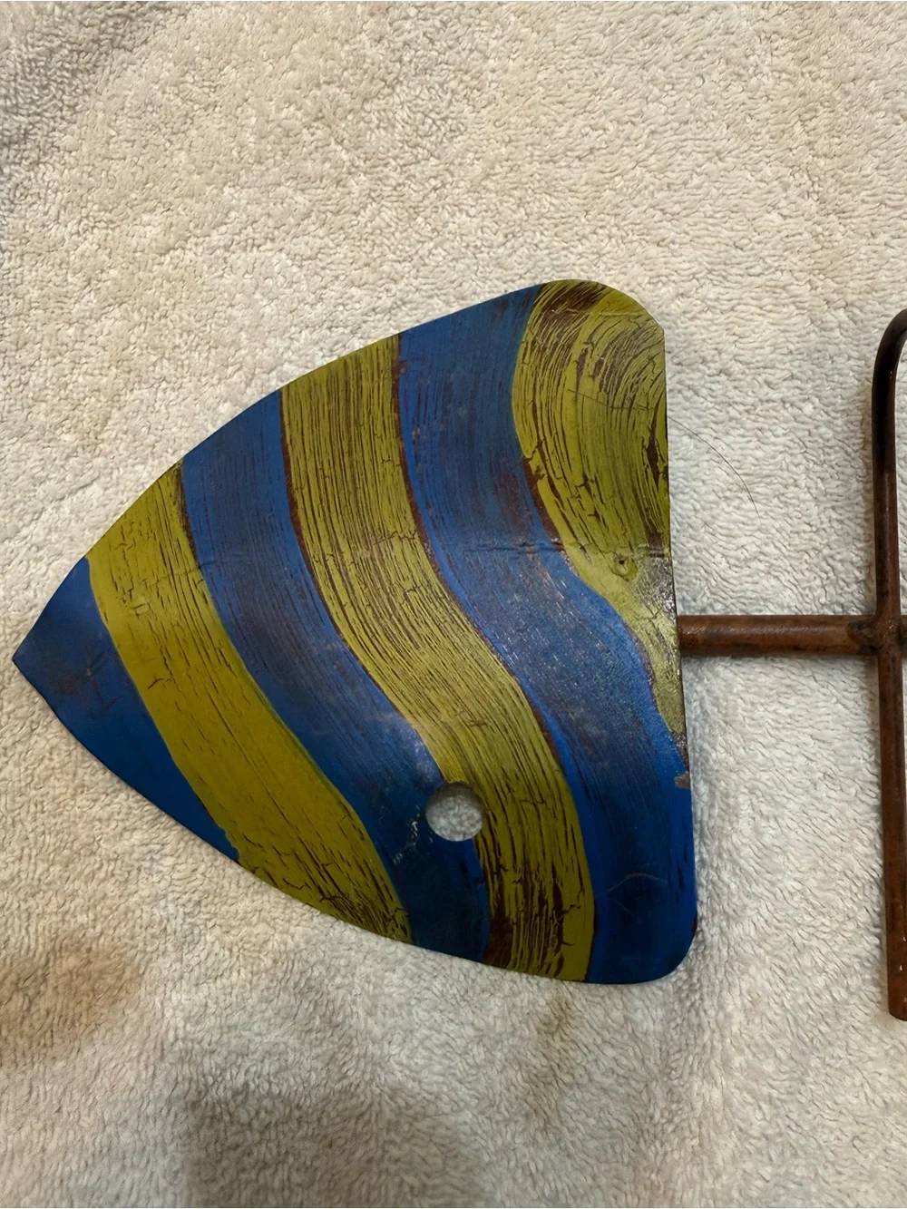 unbranded metal fish