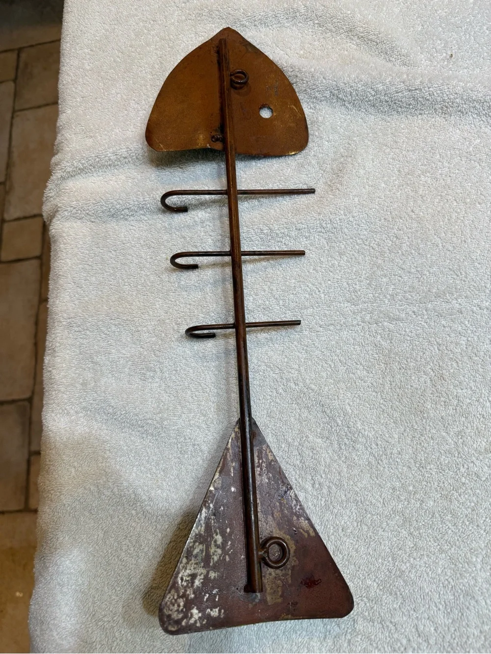 unbranded metal fish