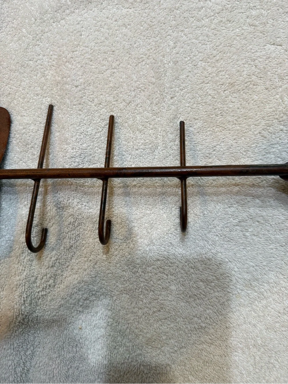 unbranded metal fish