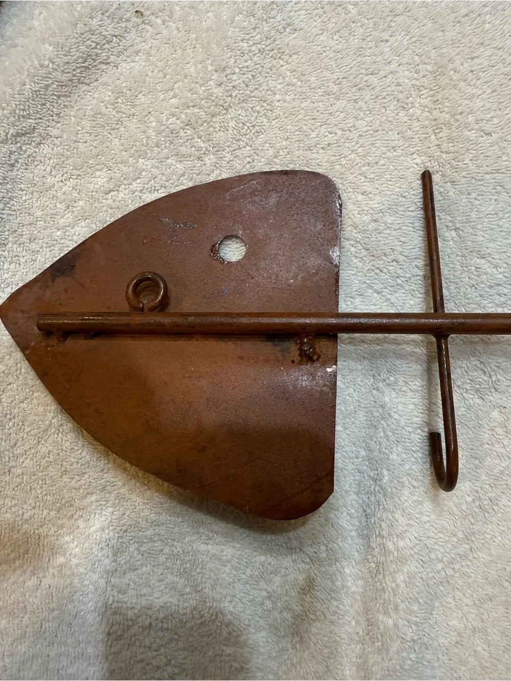 unbranded metal fish