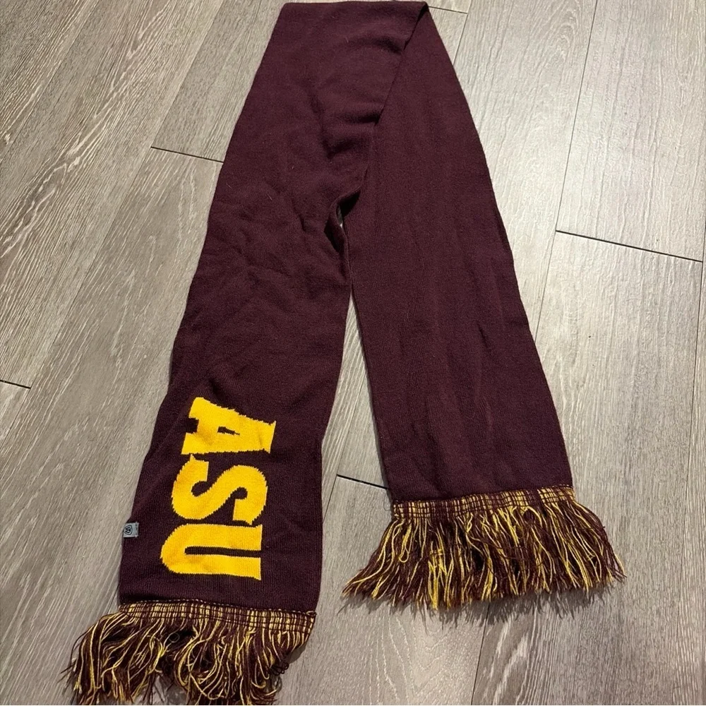 Top of the World maroon scarf