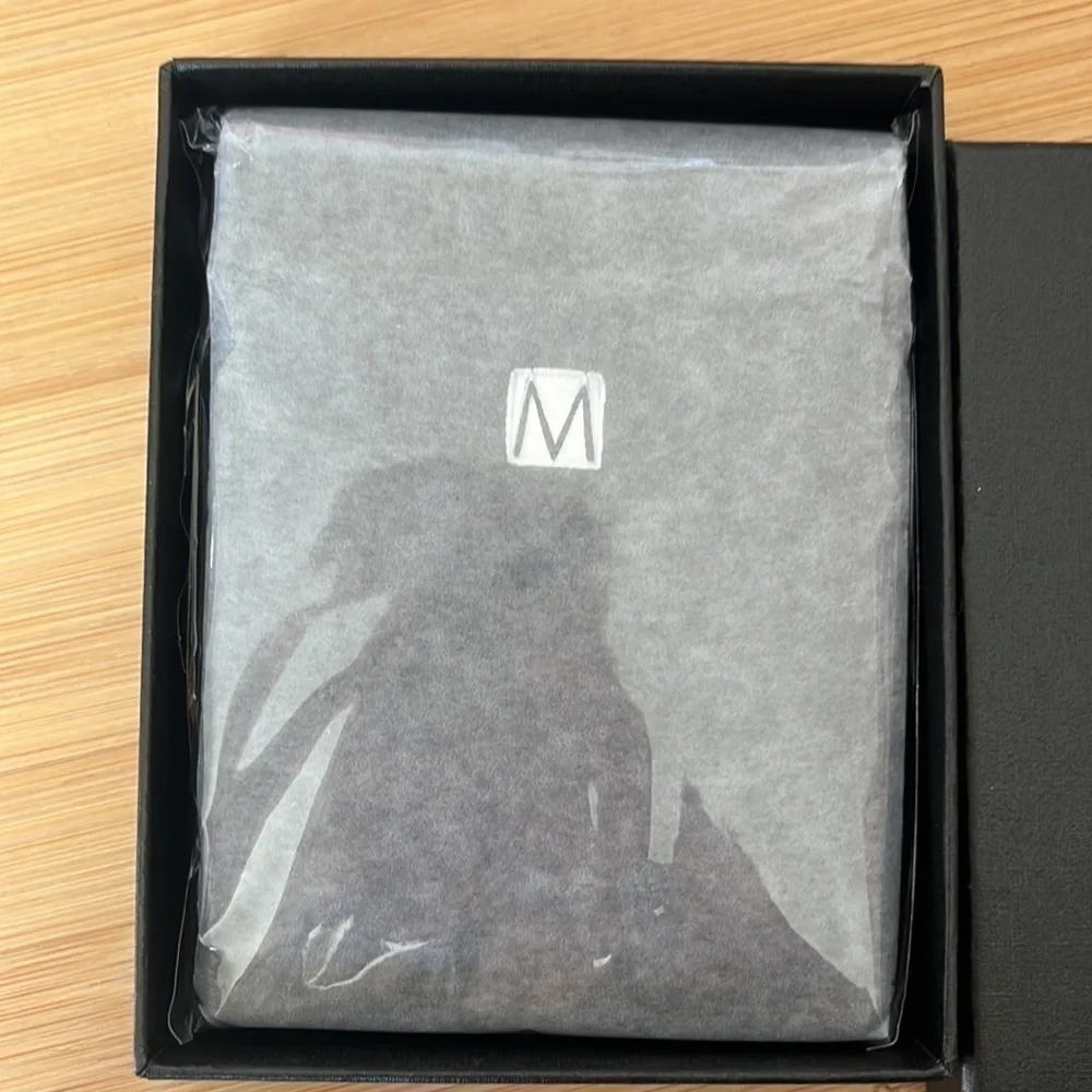 Montableu approximately thick