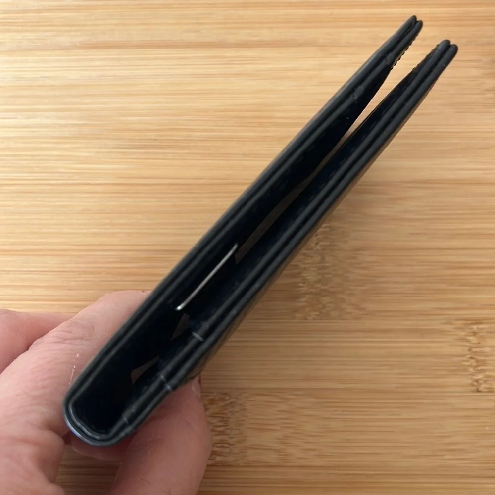 Montableu approximately thick