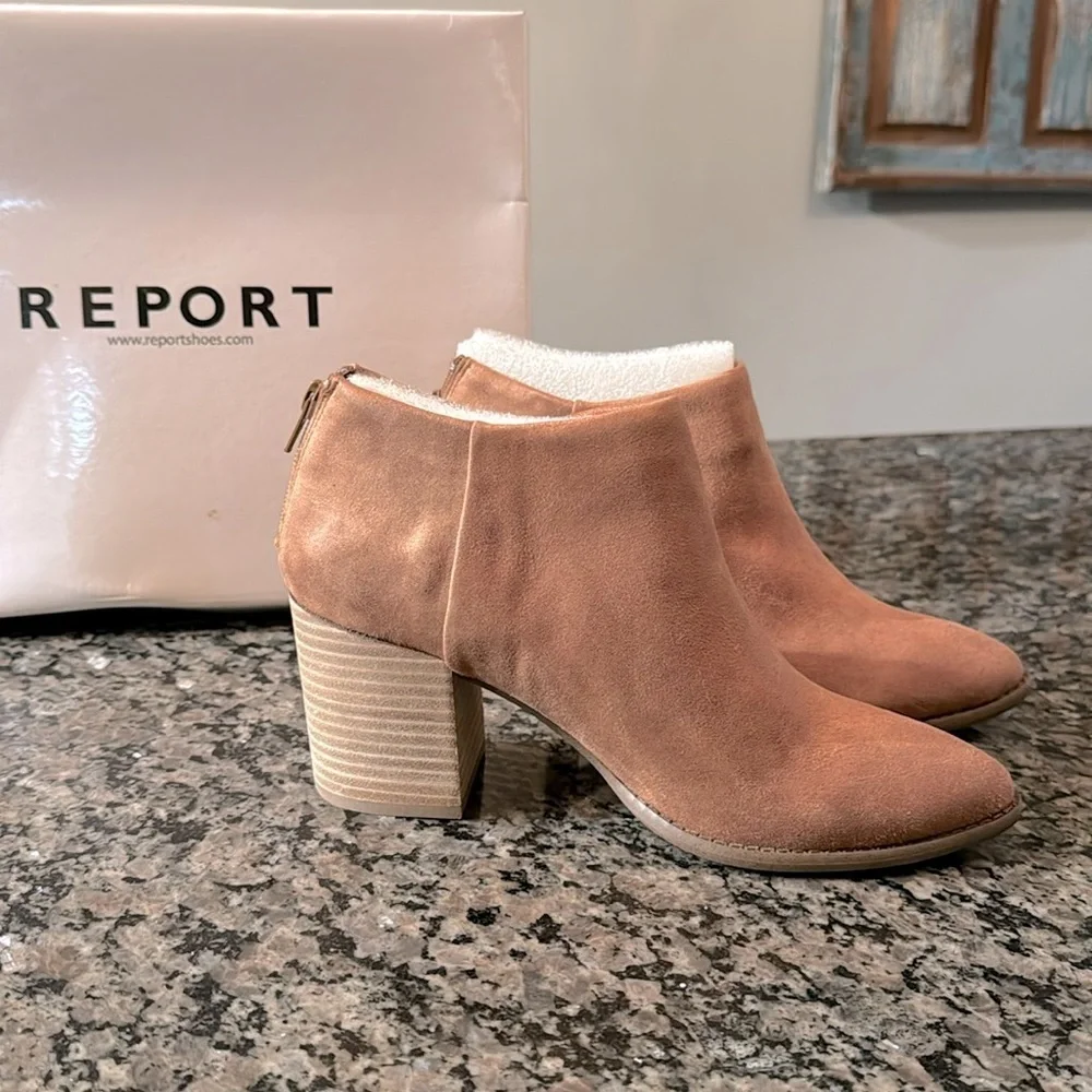 Report Tempe tan ankle boot NIB 9