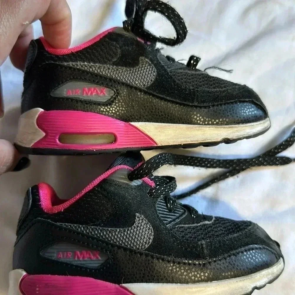 Nike air max toddler size 5.5C black pink lace up