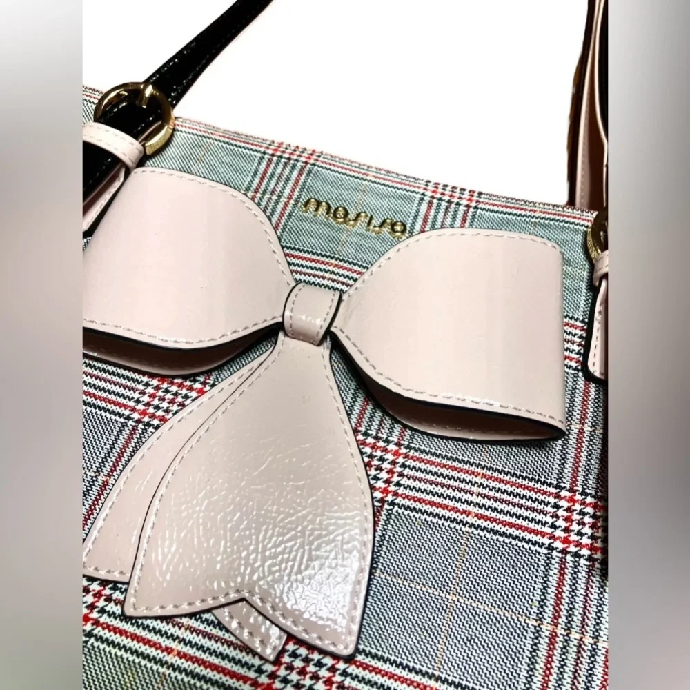 Mosiso elegantly designed