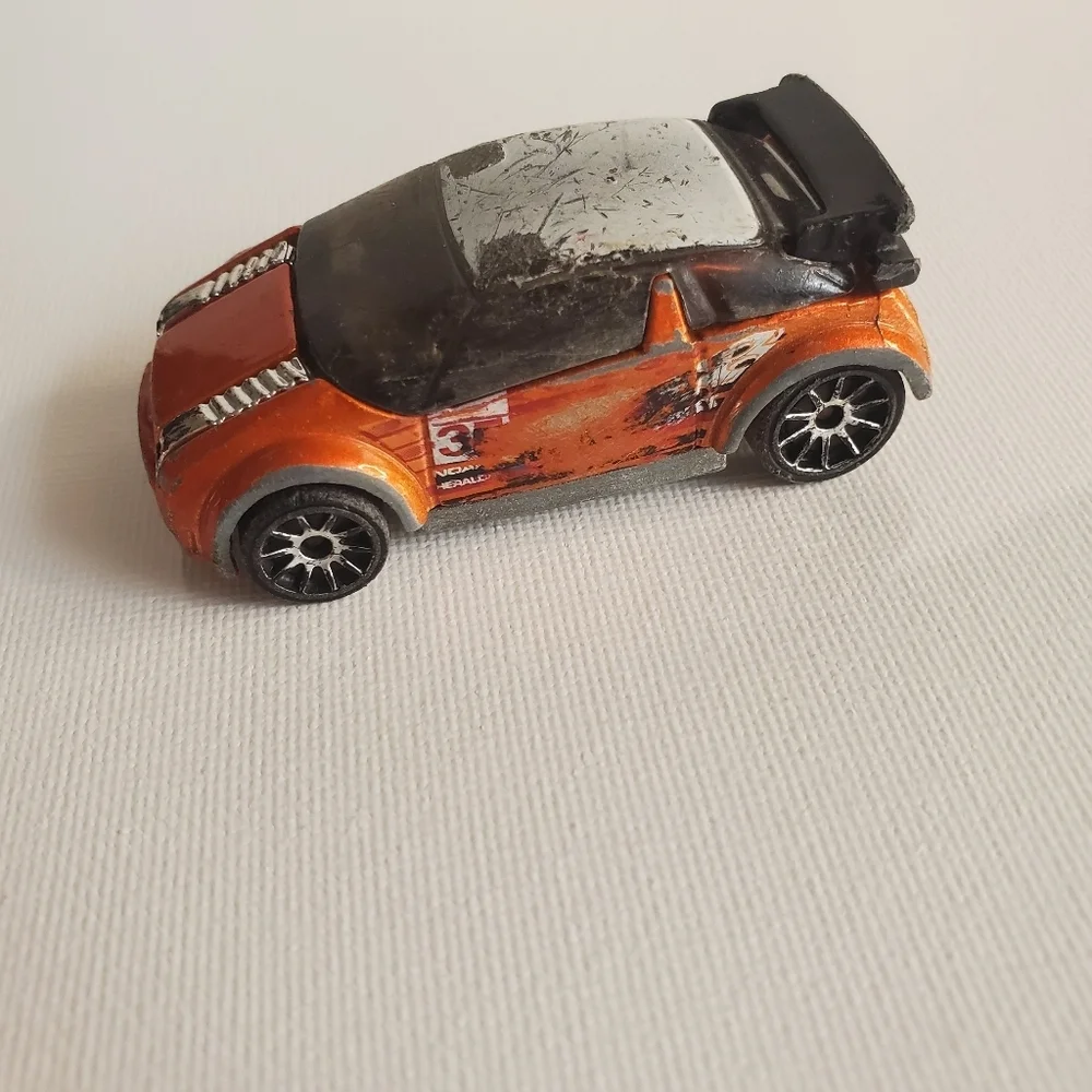 hot wheel see photos😊