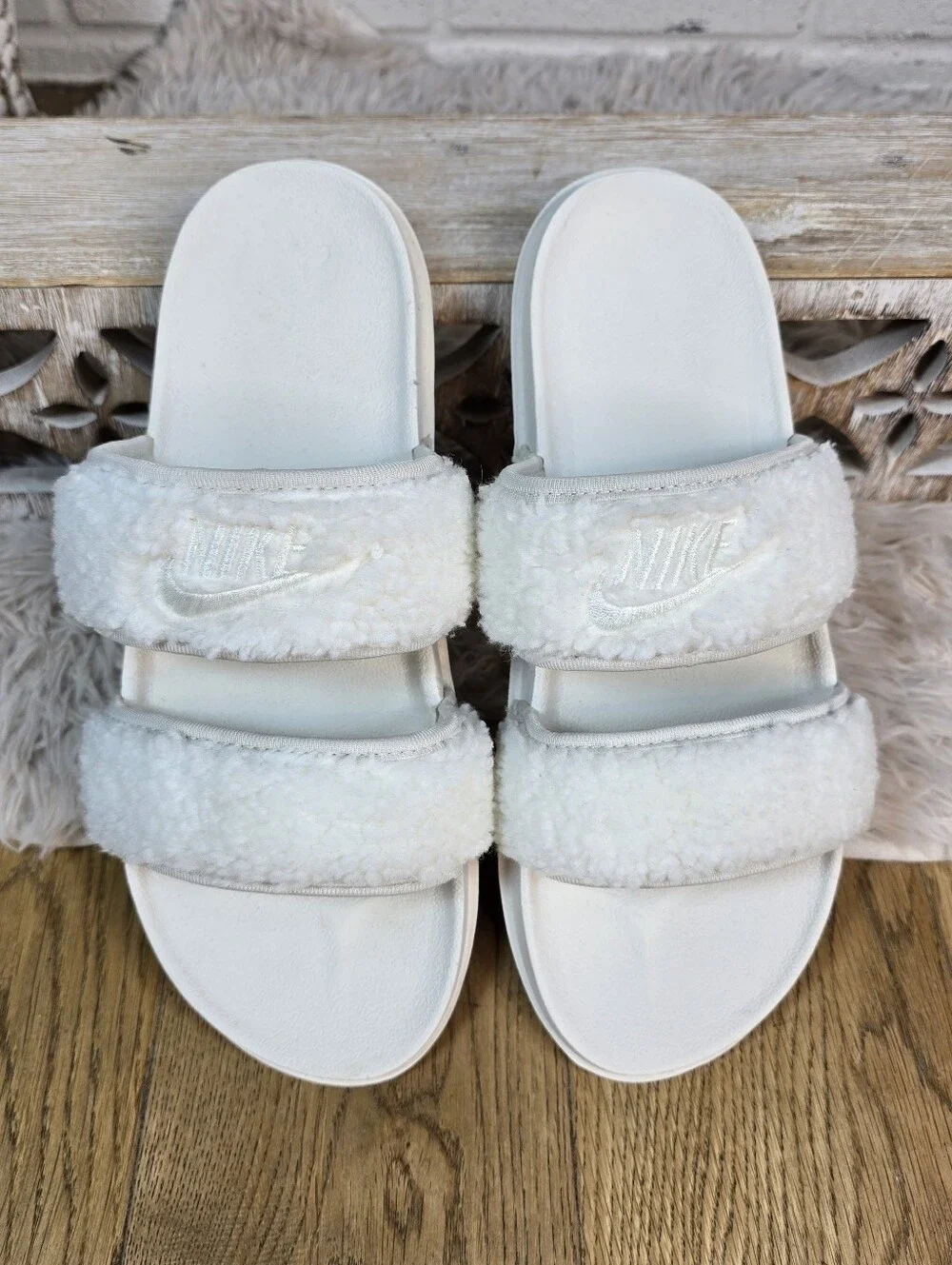 Nike White Fuzzy Sherpa Slide Sandals Womens 11