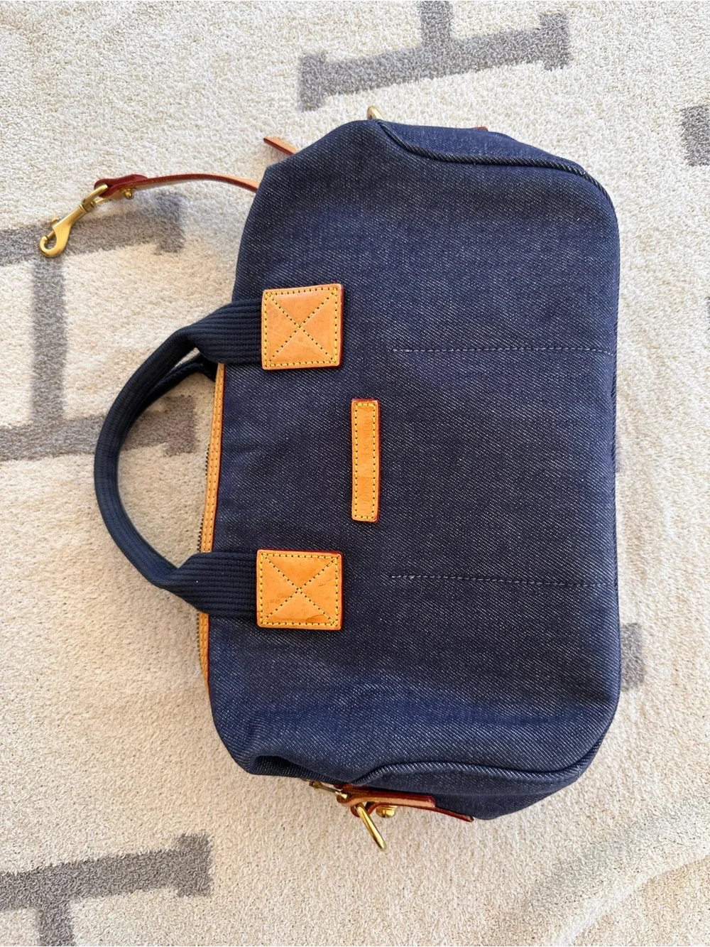 Dooney & Bourke stylish navy