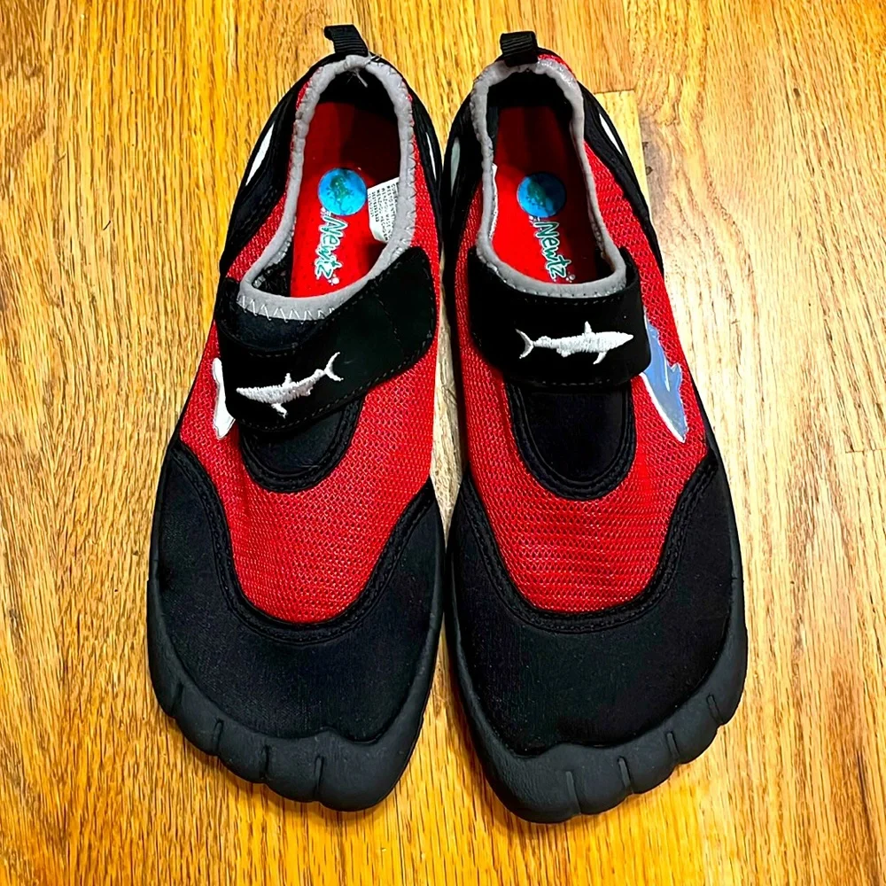 NWOT Newtz Water Shoes